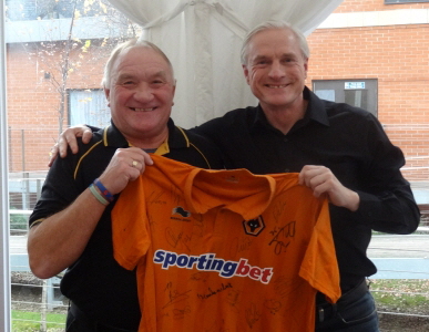 ASC05423 George wins Mel shirt auction ASC05423 George wins Mel shirt auction